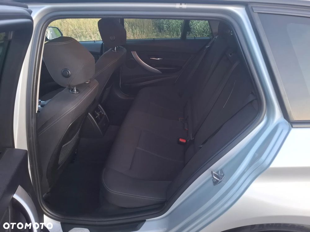 BMW Seria 3 320d Sport Line - 16