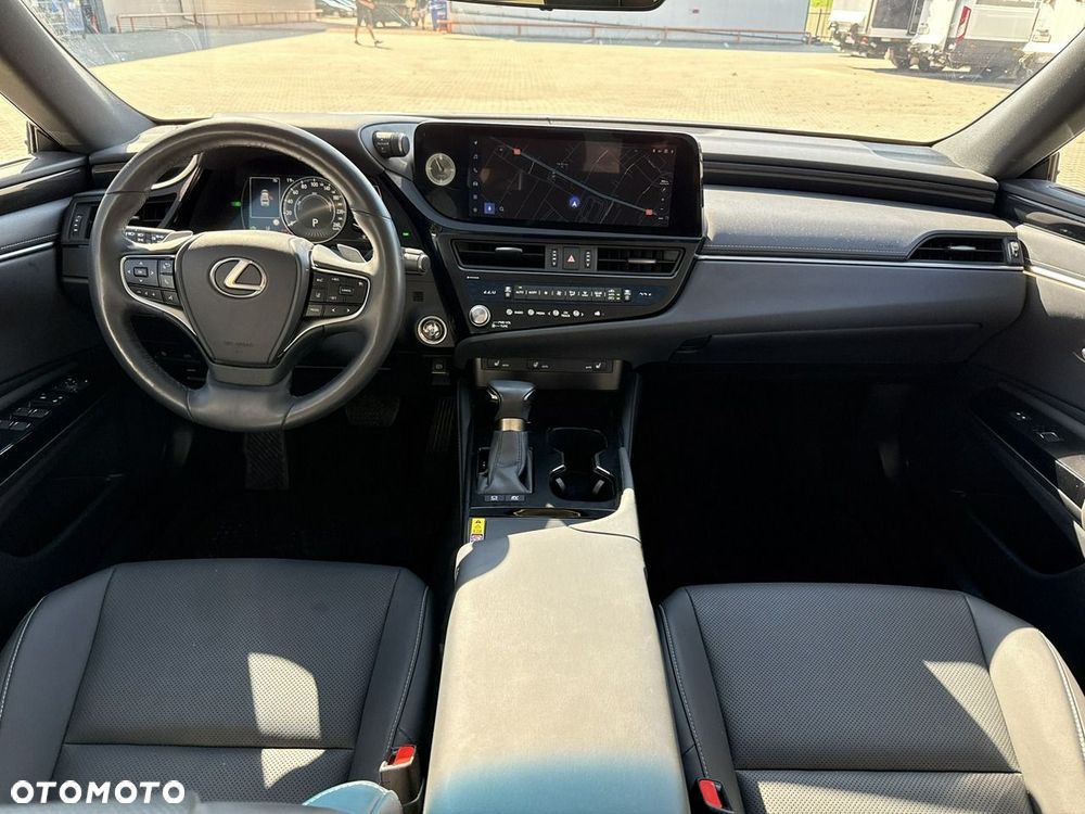 Lexus ES 300h Business Edition - 22