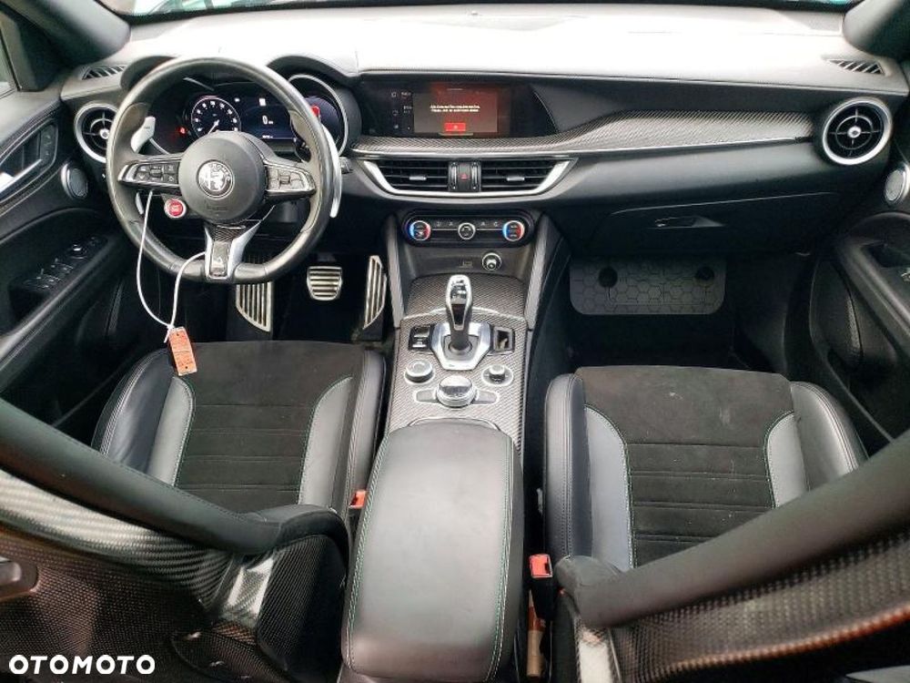 Alfa Romeo Stelvio - 9