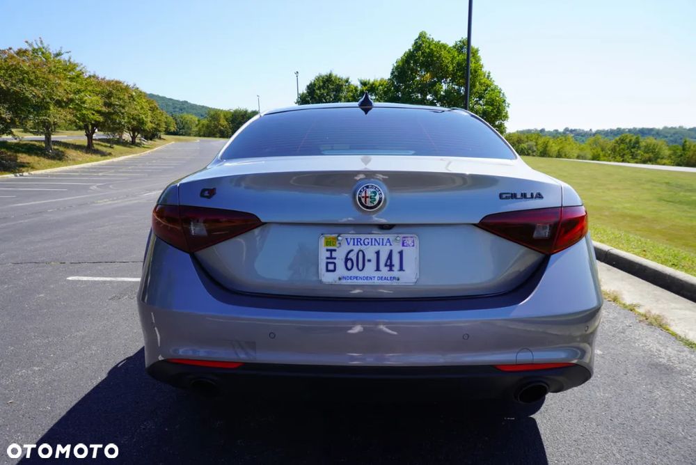 Alfa Romeo Giulia - 8