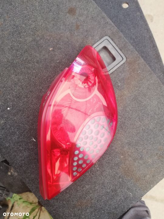 PEUGEOT 207 LAMPA TYŁ PRAWA EUROPA