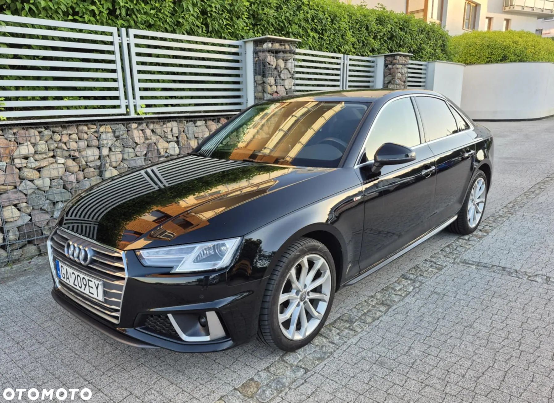 Audi A4 35 TFSI S tronic - 1