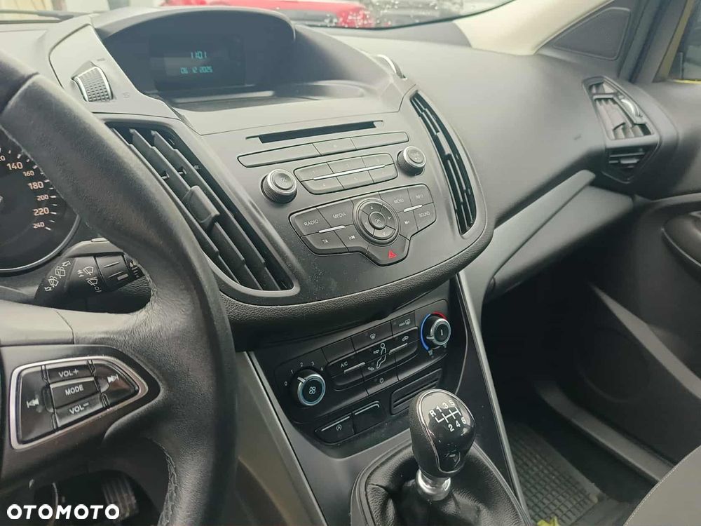 Ford Kuga 1.5 EcoBoost 2x4 Trend - 12