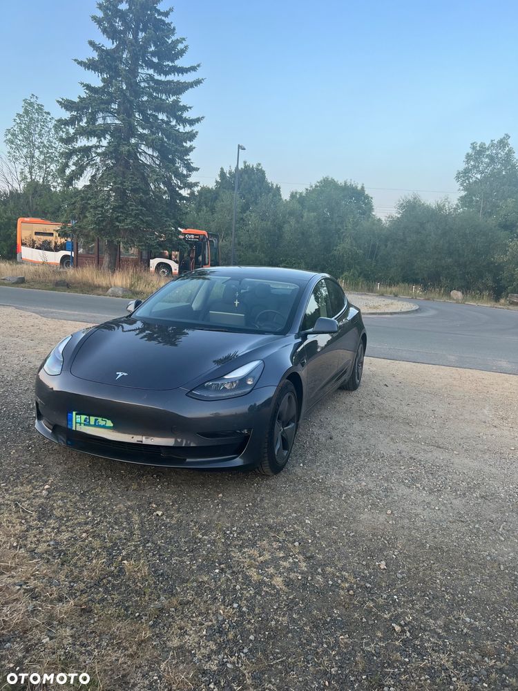 Tesla Model 3 - 3