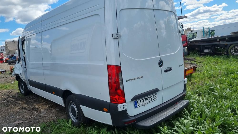 Mercedes-Benz Sprinter - 2