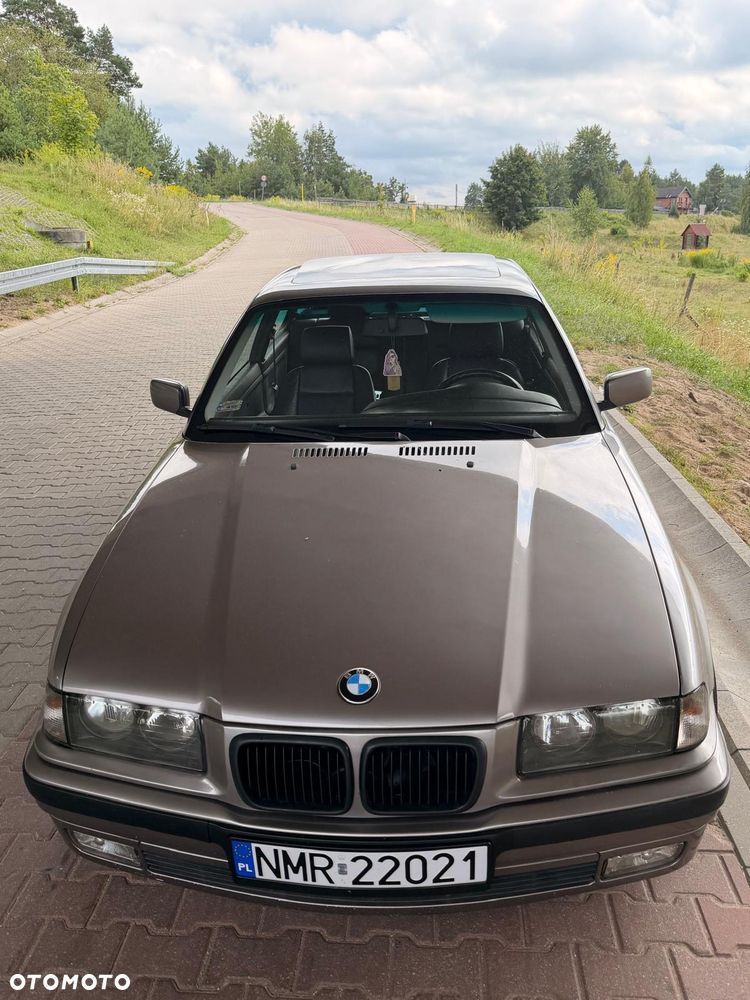 BMW Seria 3 323i - 3