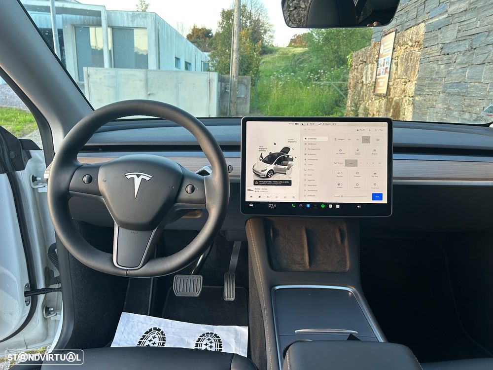 Tesla Model Y - 13