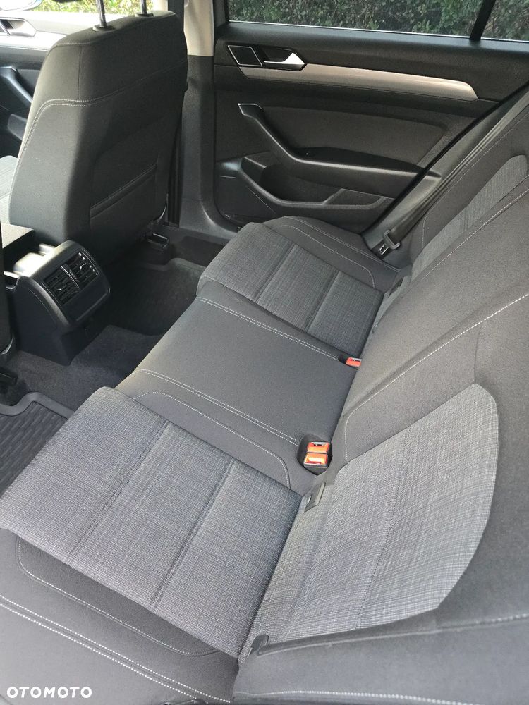 Volkswagen Passat - 20