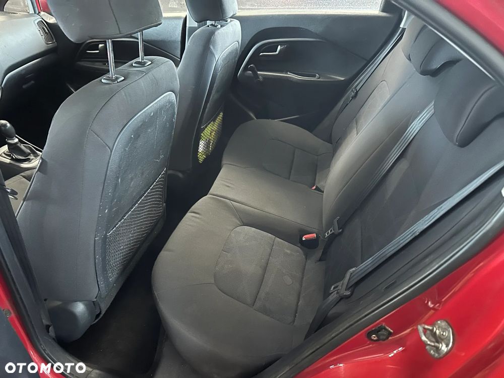 Kia Rio 1.4 M - 8