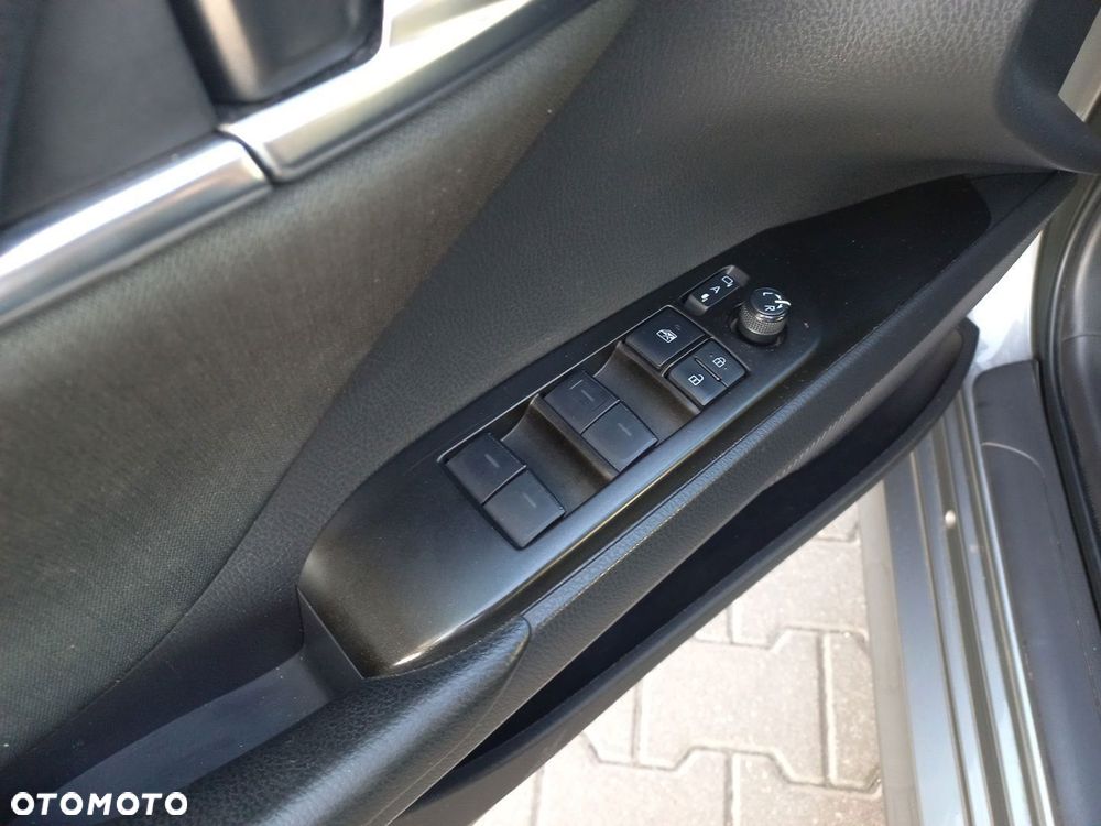 Toyota Camry 2.5 Hybrid Comfort CVT - 16