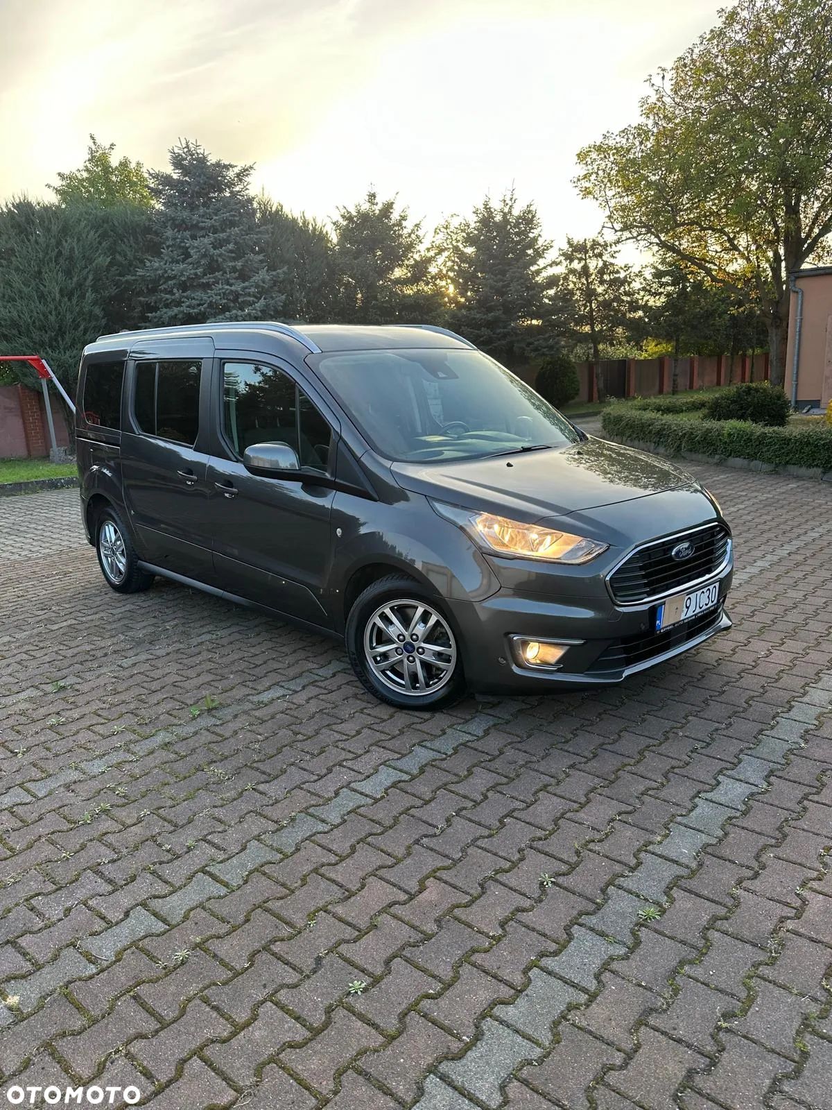 Ford Tourneo Connect Gr 1.5 EcoBlue Titanium - 1
