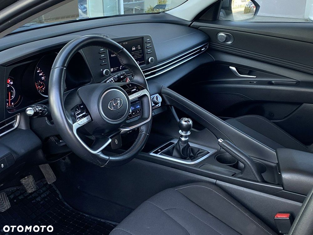 Hyundai Elantra - 11