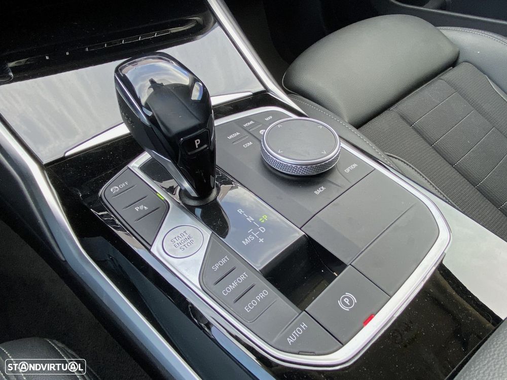 BMW 320 d Aut. Sport Line - 23