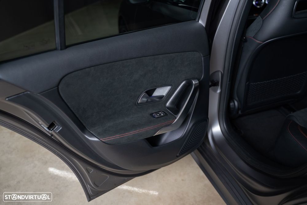 Mercedes-Benz A 250 e 8G-DCT AMG Line - 38