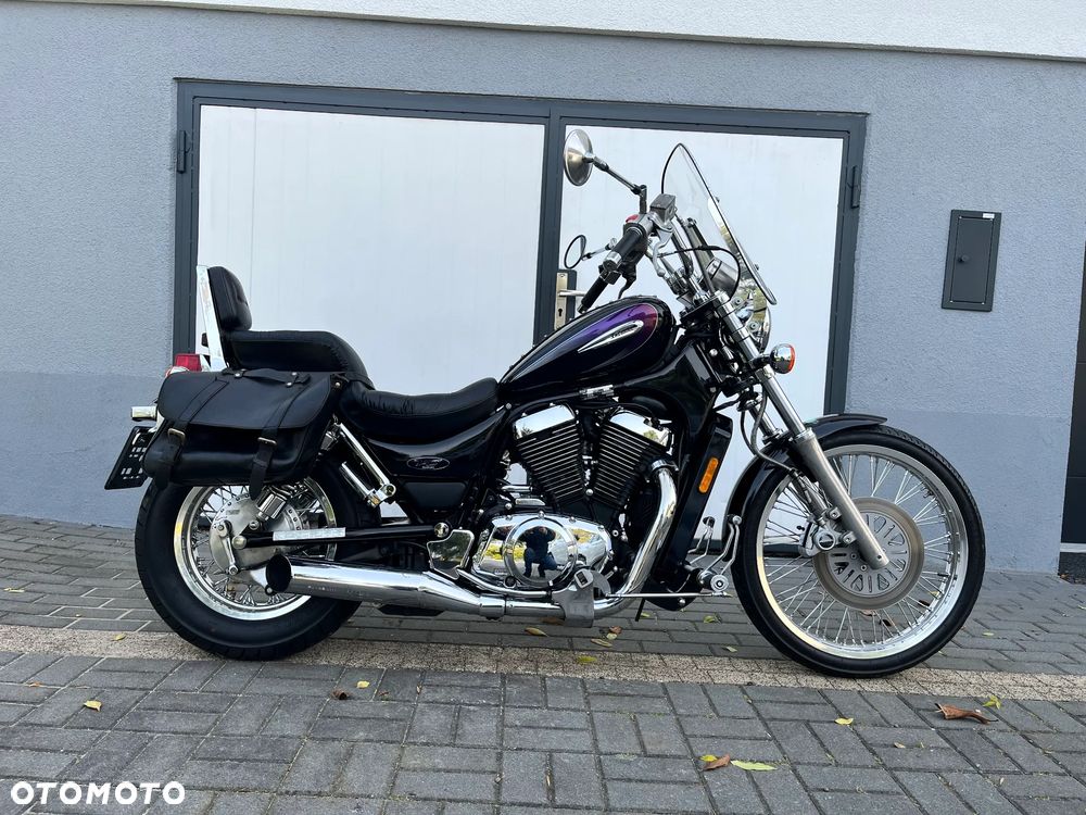 Suzuki Intruder - 3