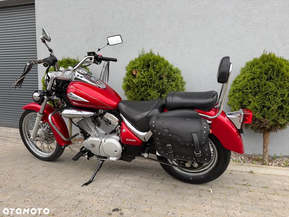Suzuki Intruder - 8