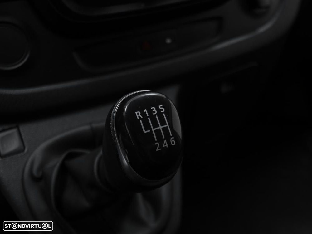 Renault Trafic 2.0 dCi L1H1 c/frio c/iva - 19