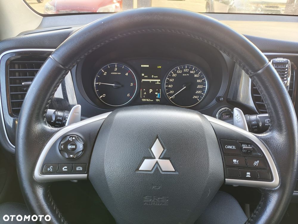 Mitsubishi Outlander - 11