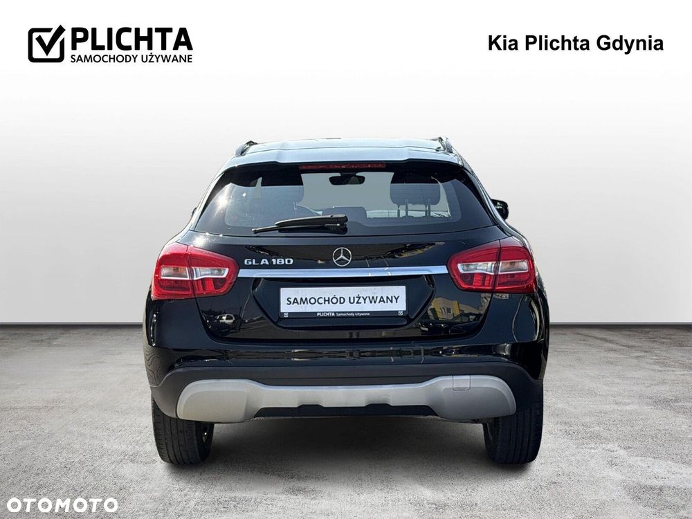 Mercedes-Benz GLA 180 7G-DCT - 5