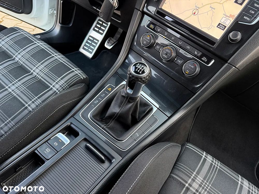 Volkswagen Golf 2.0 TDI BMT GTD - 22