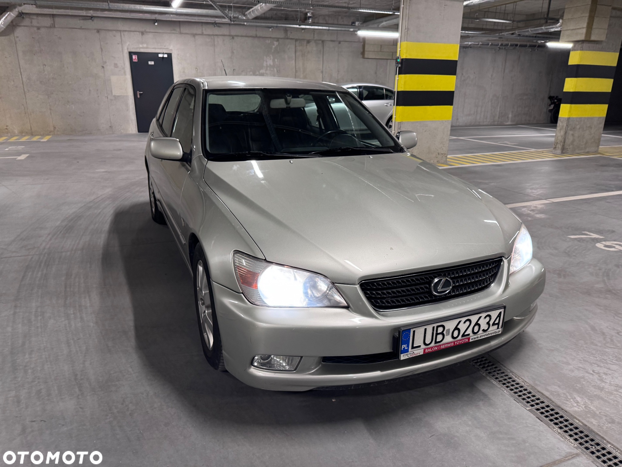 Lexus IS 200 SportCross - 14