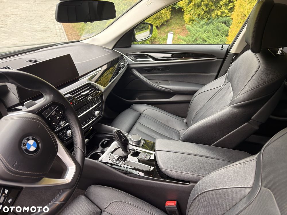 BMW Seria 5 530i GPF xDrive Sport Line sport - 9