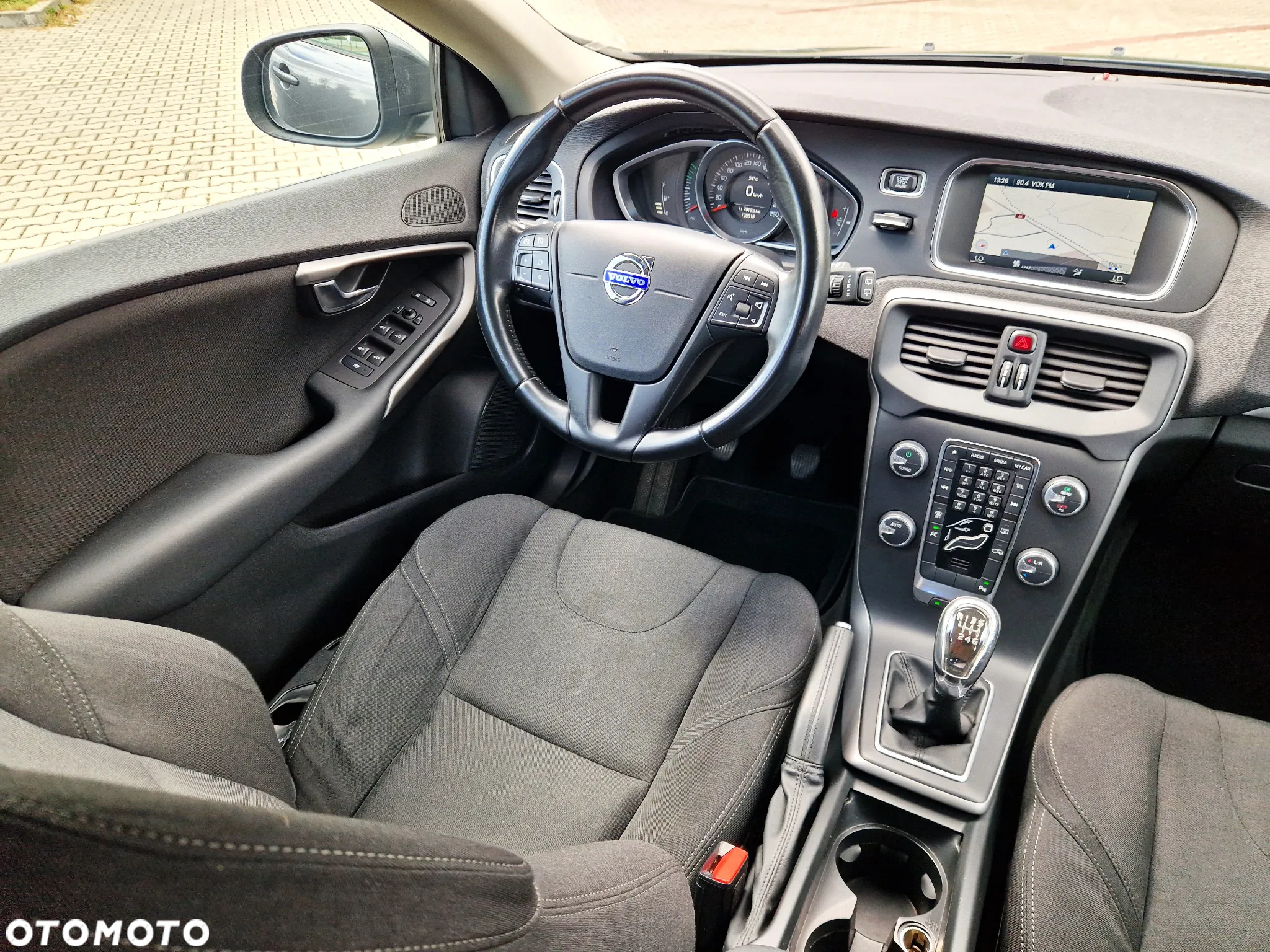 Volvo V40 D2 Momentum - 26