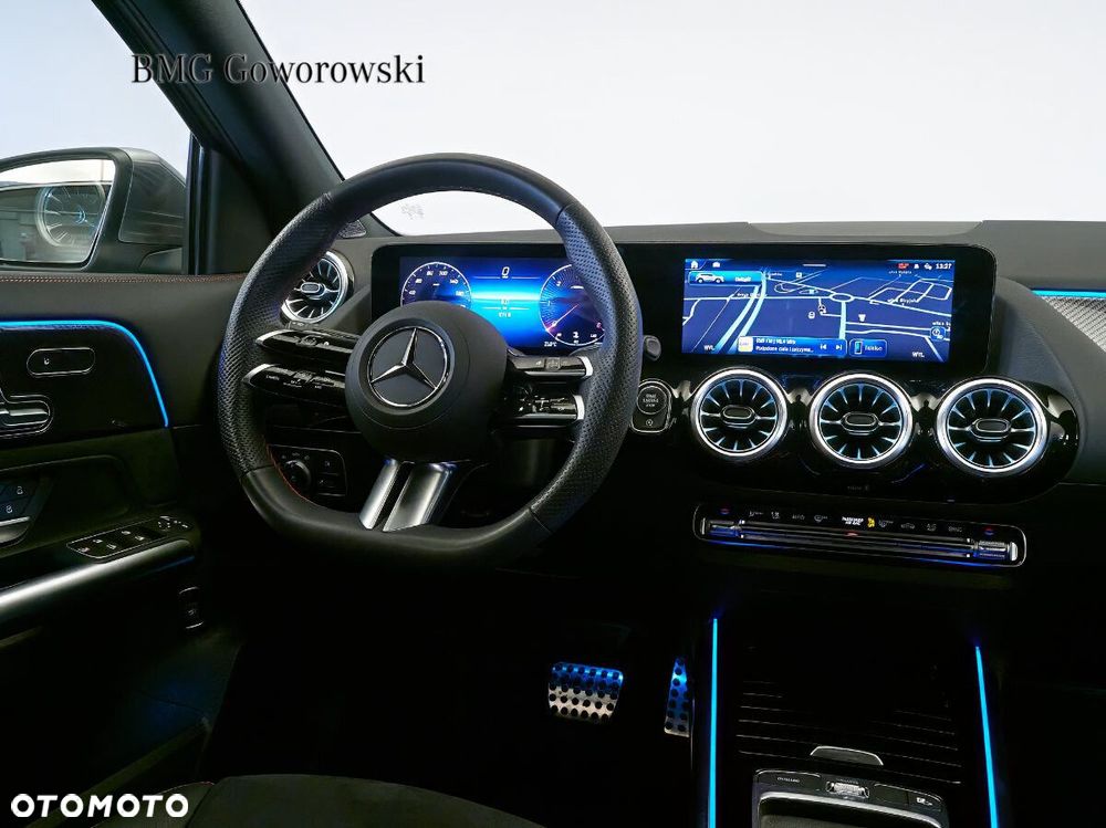 Mercedes-Benz GLA - 16