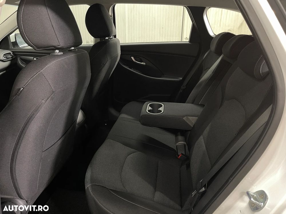 Hyundai i30 1.6 CRDI 48V-Hybrid DCT Trend - 12