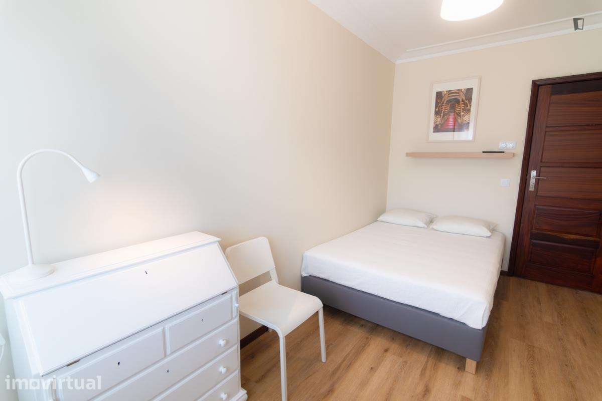 Quarto - localizado em Vila nova de gaia - Grande imagem: 4/13