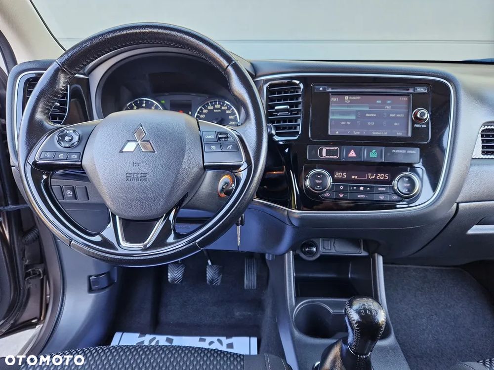 Mitsubishi Outlander 2.0 2WD SUV-Star - 17