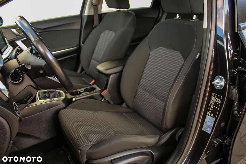 Kia Ceed 1.4 CVVT Dream-Team Edition - 30