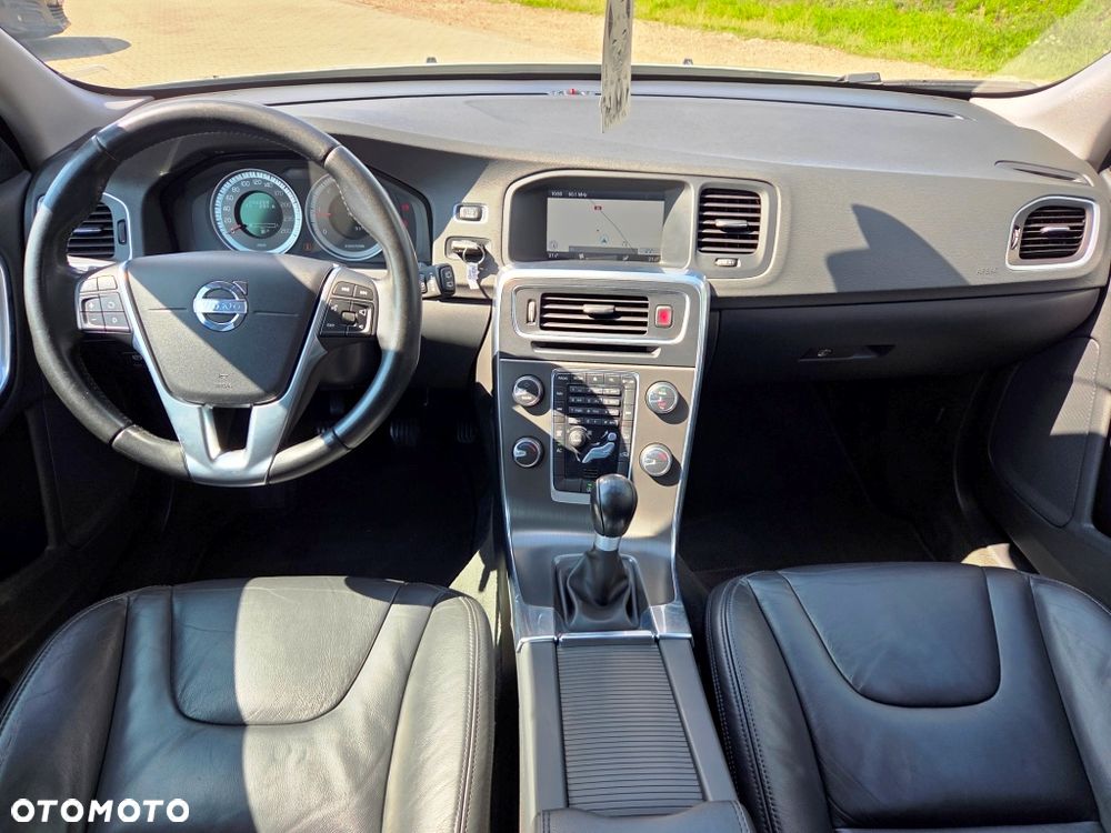 Volvo V60 D2 Momentum - 32