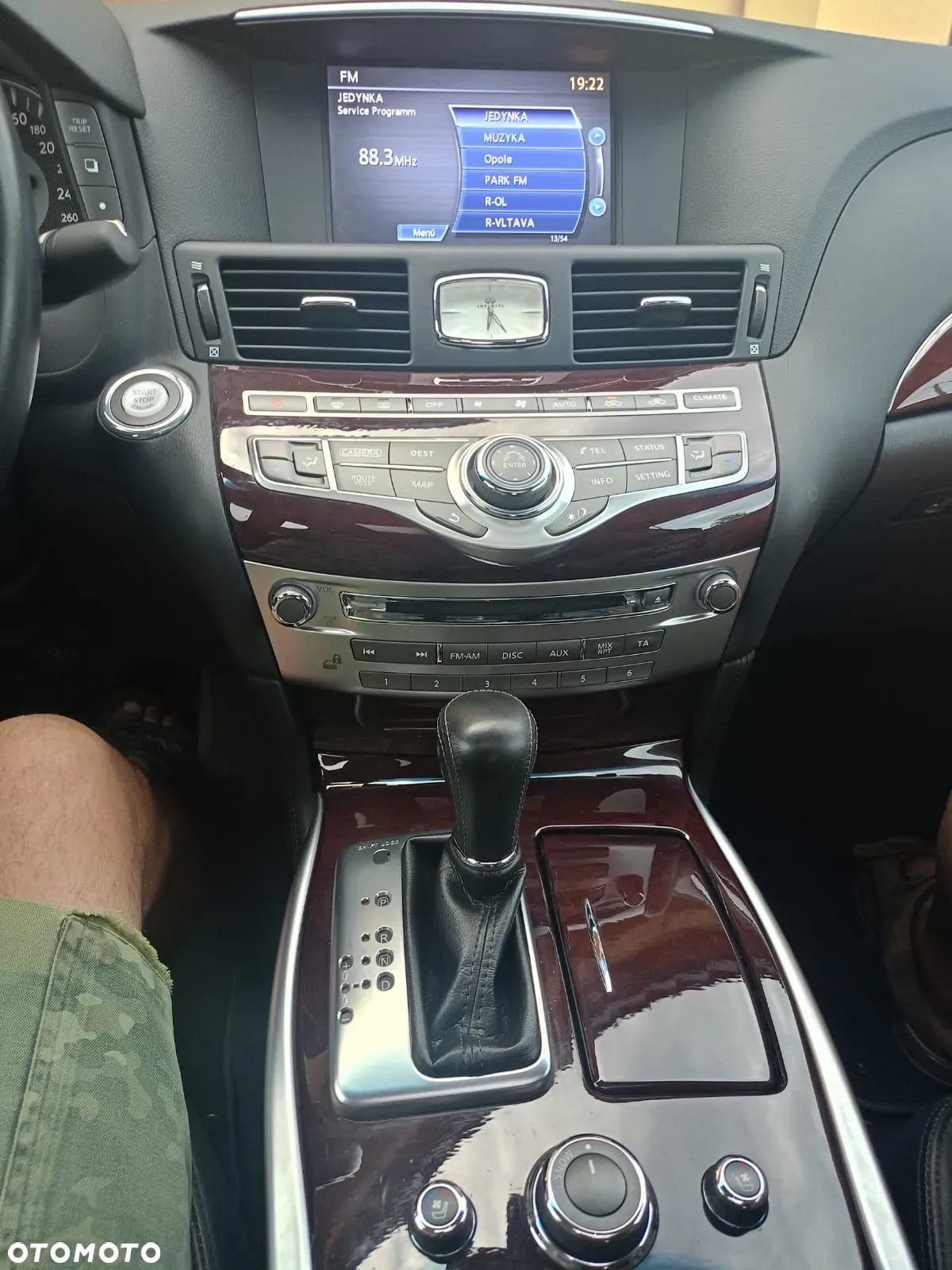 Infiniti Q70 2.2d - 22