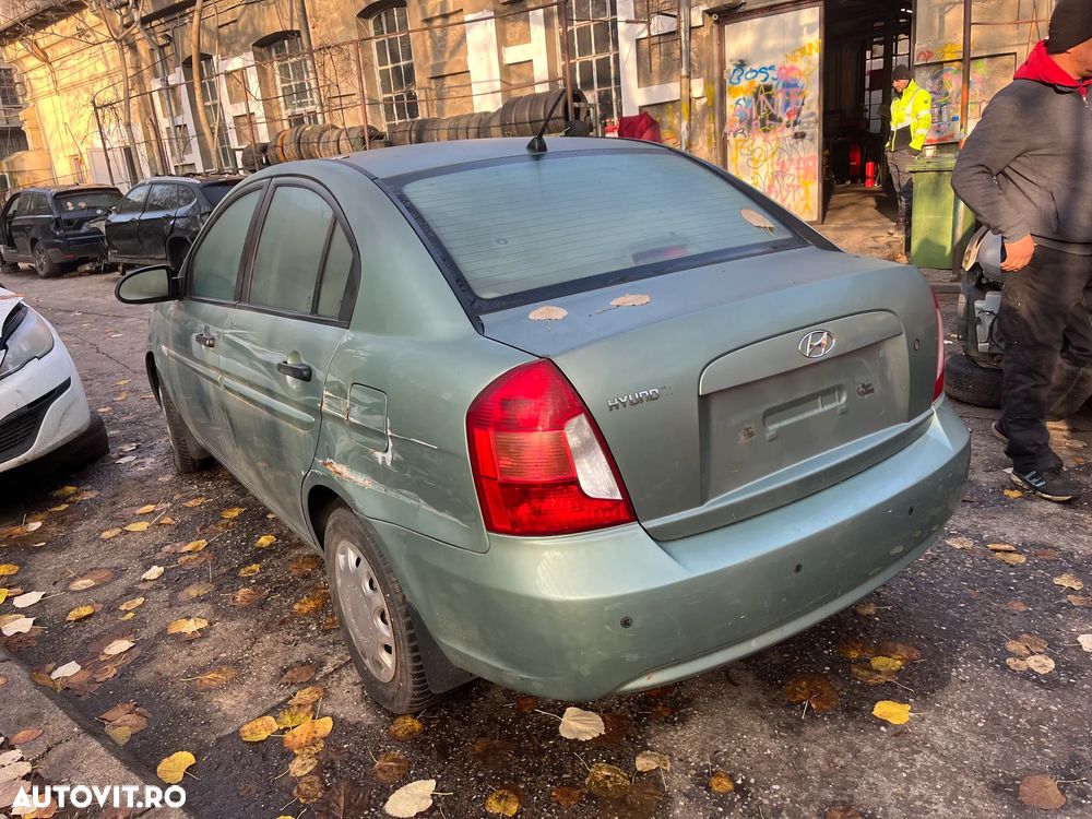 Dezmembrez Hyundai Accent 3 verde benzina 2007 - 5