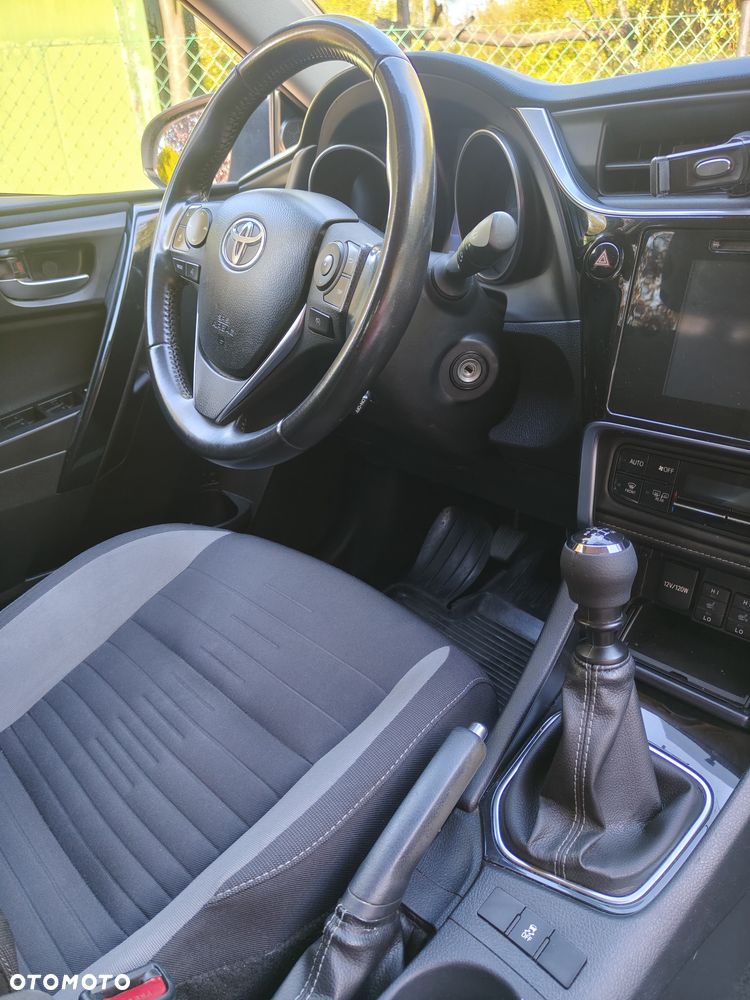 Toyota Auris 1.6 Prestige - 9