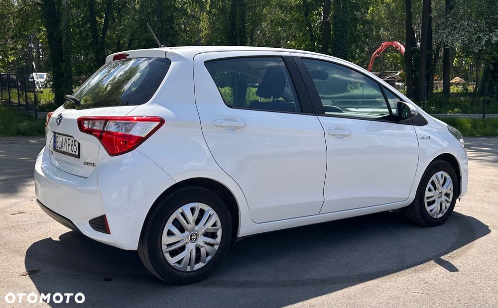Toyota Yaris Hybrid 100 Premium - 22