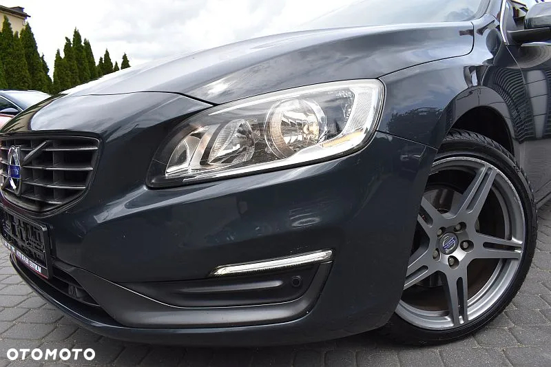 Volvo V60 D4 Momentum - 30