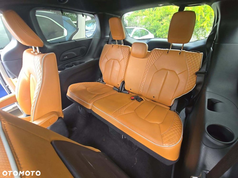 Chrysler Pacifica - 8