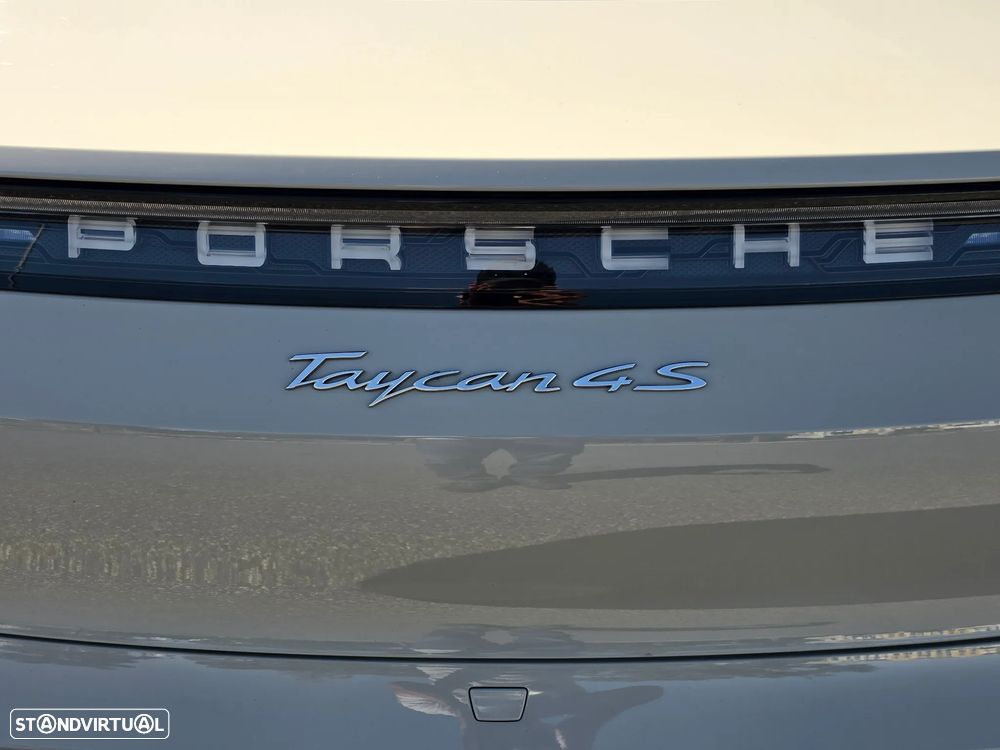 Porsche Taycan 4S - 41