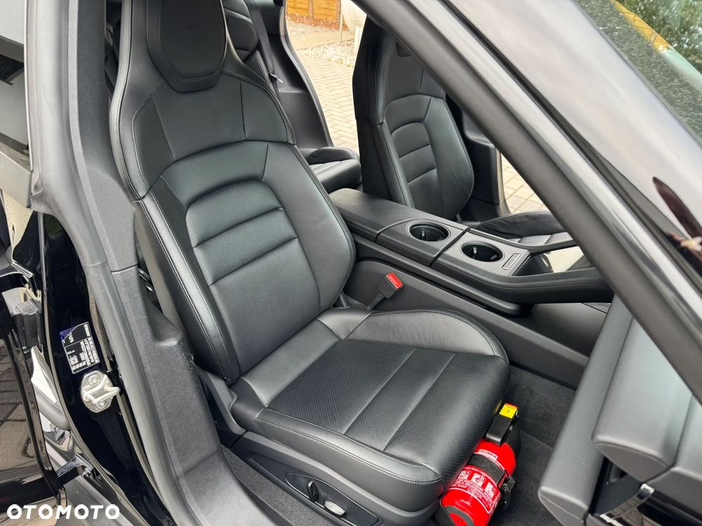 Porsche Taycan - 20