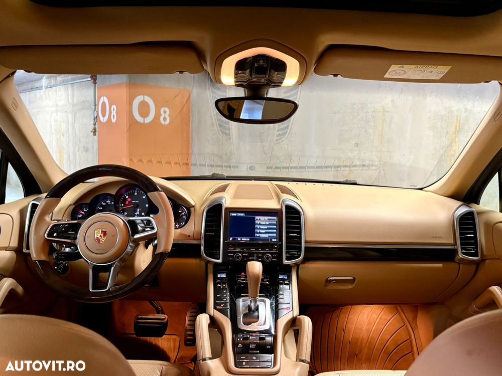 Porsche Cayenne 3.0 L - 8