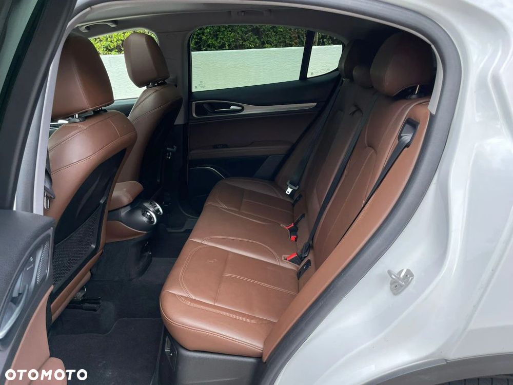 Alfa Romeo Stelvio 2.0 Turbo 16V AT8-Q4 Super - 24