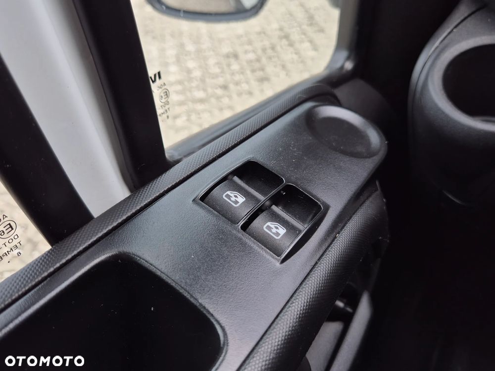 Iveco Daily 35C14, kontener 8PAL, winda 750KG, bliźniaki, klimatyzacja, drzwi boczne - 8