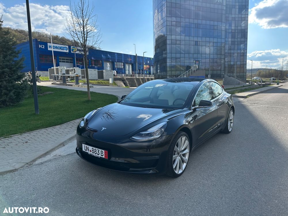 Tesla Model 3 - 1