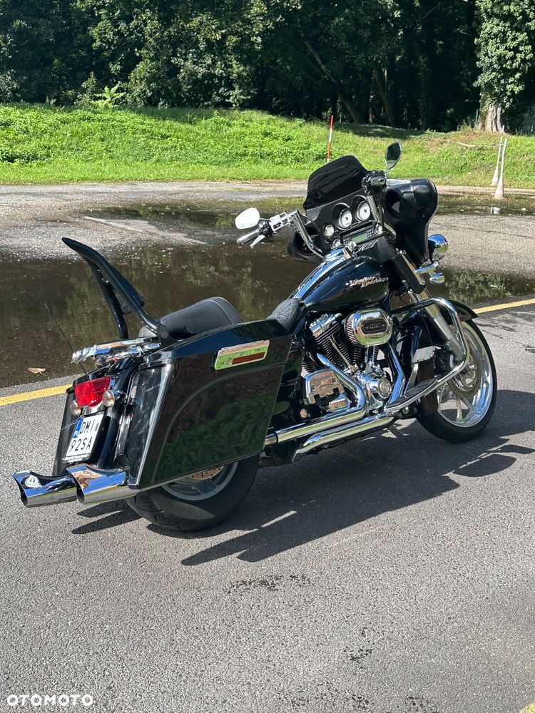 Harley-Davidson Touring Street Glide - 2