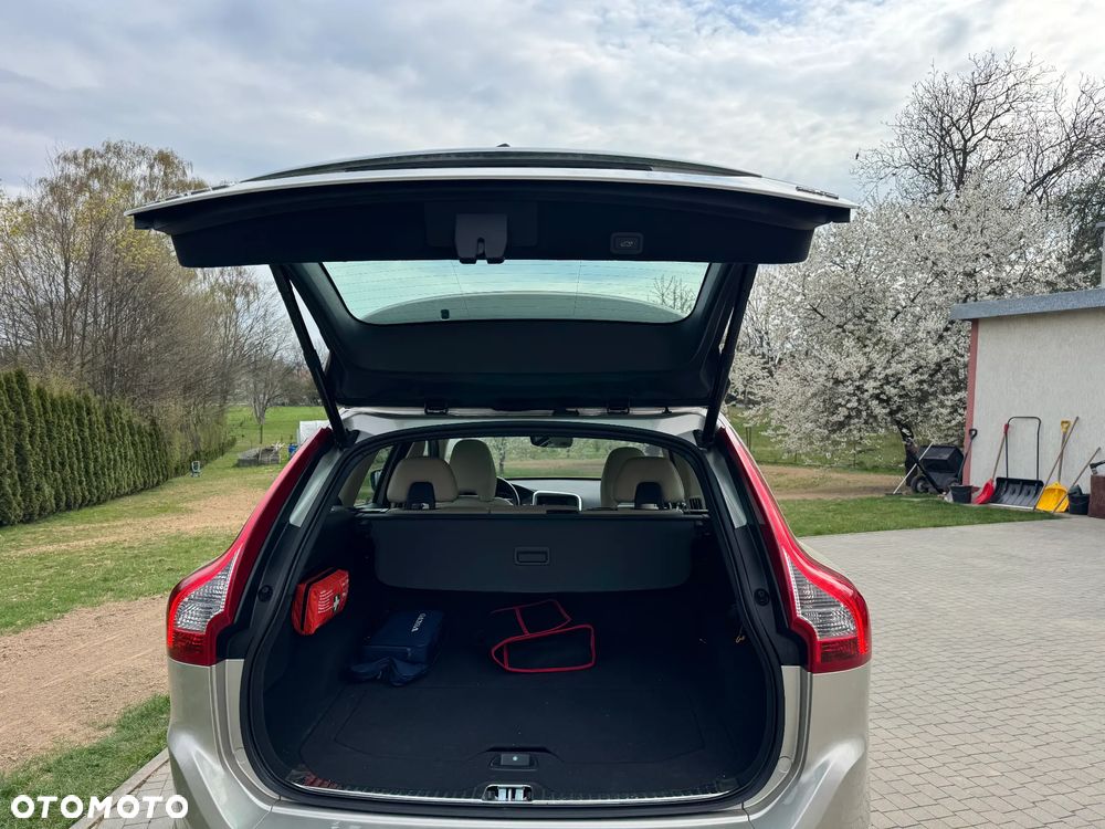 Volvo XC 60 D4 AWD Momentum - 2