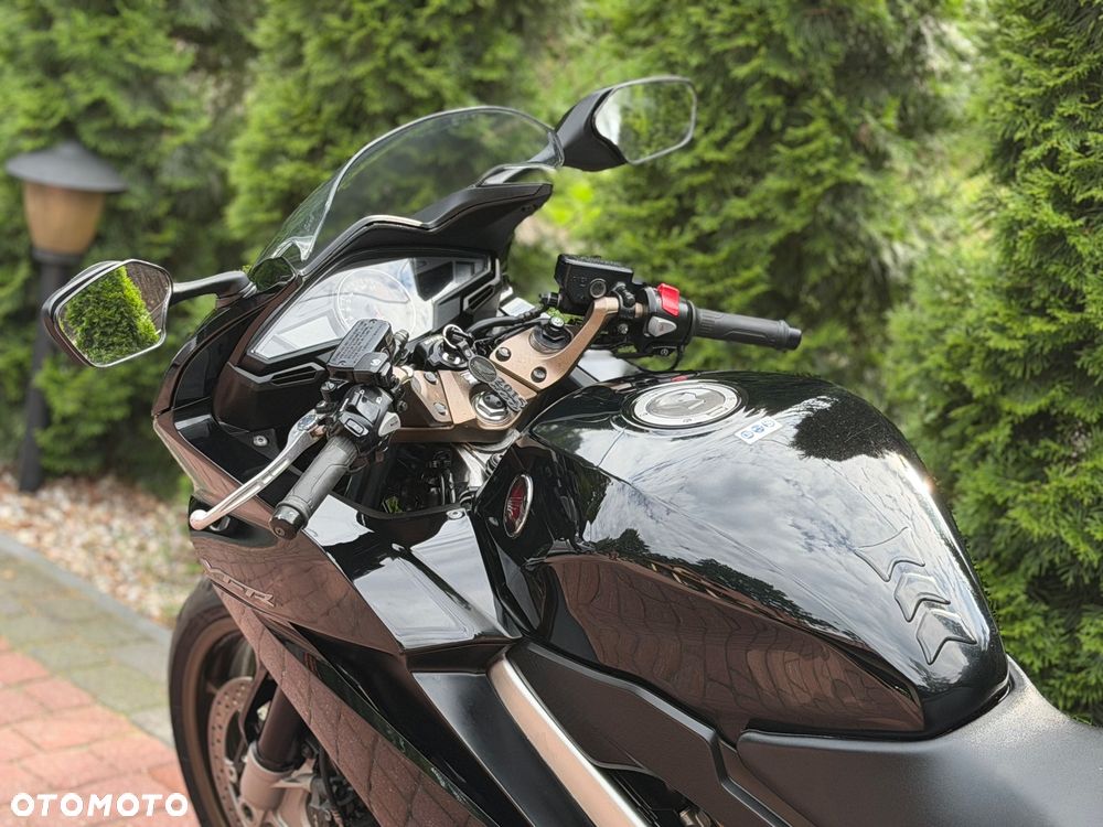 Honda VFR - 15