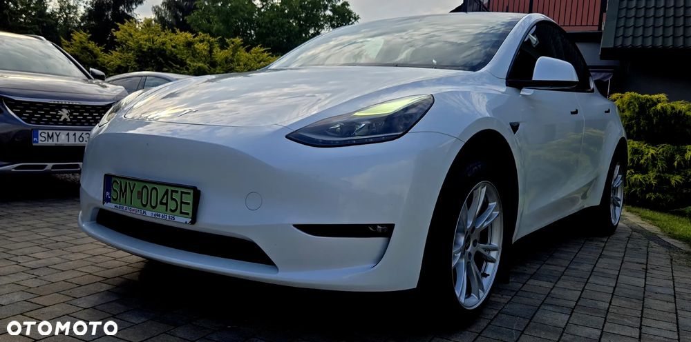 Tesla Model Y Long Range Dual Motor AWD - 3