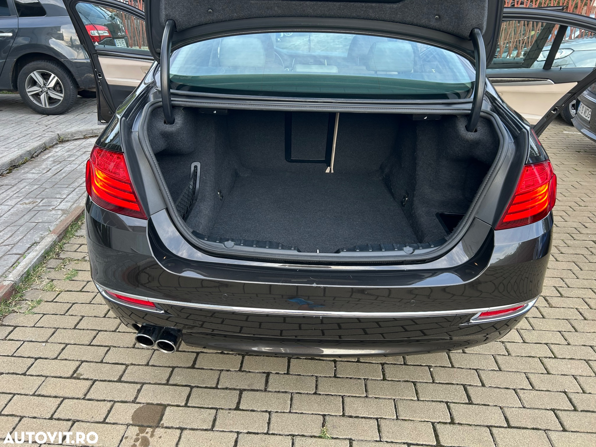 BMW Seria 5 520i Touring Aut. Luxury Line - 28